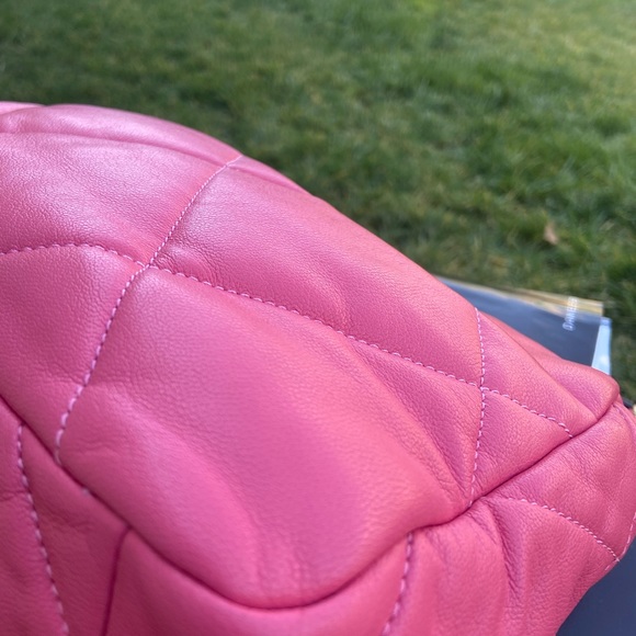 Chanel 19 - Picture 9 of 16